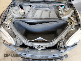 2018 Tesla Model S 75D z VIN 5YJSA1E28JF281649, wystawiony jako Copart lot #62399185 z przebiegiem 93 792 mil mil oraz Szkoda całkowita • Salvage title. Historia ofert i sprzedaży dostępna na DreamBid. Obrazek 11.