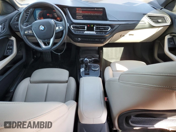 2021 BMW 2 Series 228i z VIN WBA53AK09M7J08966, wystawiony jako Copart lot #48018835 z przebiegiem 66 292 mil mil oraz Czysty tytuł • Clean title. Historia ofert i sprzedaży dostępna na DreamBid. Obrazek 8.
