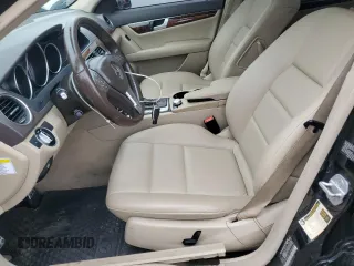 2013 Mercedes-Benz C 300 Sport z VIN WDDGF8AB4DR279598, wystawiony jako Copart lot #56685705 z przebiegiem 103 830 mil mil oraz Szkoda całkowita • Salvage title. Historia ofert i sprzedaży dostępna na DreamBid. Obrazek 7.