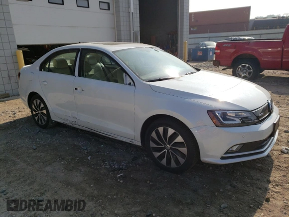 2015 Volkswagen Jetta Sedan Hybrid SEL Premium with VIN 3VW637AJXFM316204, listed as a Copart auction lot 55303853 with 100,746 mi miles. Bid and sale history available at carsss.com. Image 4.