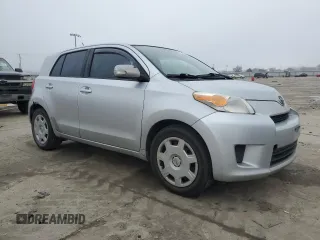 2008 Scion xD z VIN JTKKU10478J032819, wystawiony jako Copart lot #46455295 z przebiegiem 200 925 mil mil oraz Tytuł czysty. Historia ofert i sprzedaży dostępna na DreamBid. Obrazek 4.