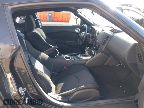 2013 Nissan 370Z z VIN JN1AZ4EH1DM880739, wystawiony jako IAAI lot #40474120 z przebiegiem 76 369 mil mil oraz . Historia ofert i sprzedaży dostępna na DreamBid. Obrazek 5.