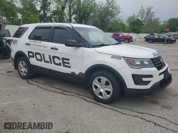 2017 Ford Police Interceptor Utility z VIN 1FM5K8AR6HGC63457, wystawiony jako Copart lot #55322445 z przebiegiem 136 618 mil mil oraz Szkody całkowita. Historia ofert i sprzedaży dostępna na DreamBid. Obrazek 4.