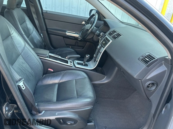 2011 Volvo S40 with VIN YV1672MS5B2539213, listed as a Copart auction lot 43647275 with 124,283 mi miles and Clean Title. Bid and sale history available at carsss.com. Image 5.
