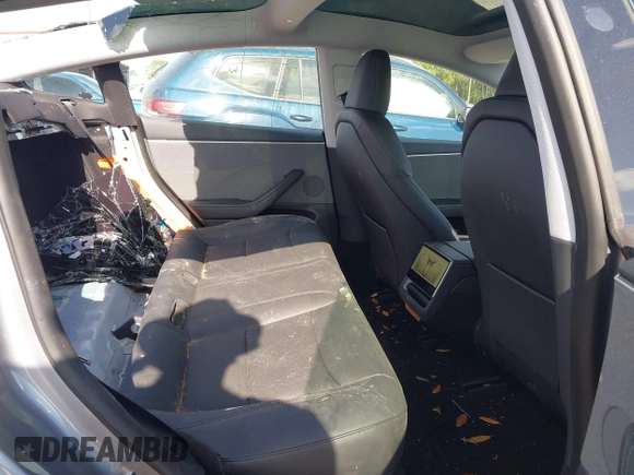 2025 Tesla Model 3 Long Range z VIN 5YJ3E1EA7SF892239, wystawiony jako IAAI lot #42068918 z przebiegiem 17 mil mil oraz . Historia ofert i sprzedaży dostępna na DreamBid. Obrazek 8.
