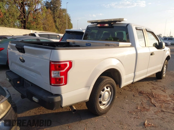 2018 Ford F-150 XL z VIN 1FTEX1CBXJFE23719, wystawiony jako IAAI lot #42606957 z przebiegiem 135 354 mil mil oraz . Historia ofert i sprzedaży dostępna na DreamBid. Obrazek 4.