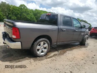 2017 Ram 1500 Lone Star z VIN 3C6RR6LT6HG738258, wystawiony jako Copart lot #55559655 z przebiegiem 106 677 mil mil oraz Szkoda całkowita • Salvage title. Historia ofert i sprzedaży dostępna na DreamBid. Obrazek 3.