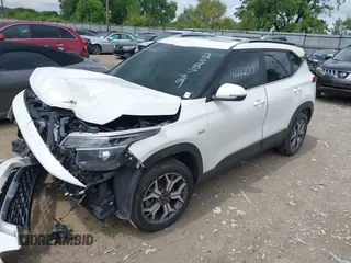 2022 Kia Seltos EX z VIN KNDERCAA0N7238739, wystawiony jako IAAI lot #42222017 z przebiegiem 72 565 mil mil oraz . Historia ofert i sprzedaży dostępna na DreamBid. Obrazek 18.