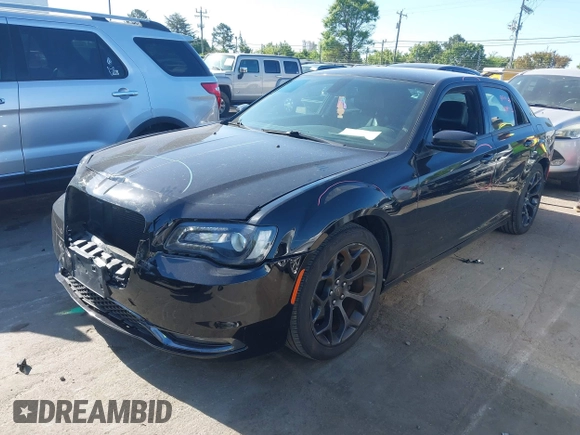 2019 Chrysler 300 S z VIN 2C3CCABG8KH628668, wystawiony jako IAAI lot #42060870 z przebiegiem 86 694 mil mil oraz . Historia ofert i sprzedaży dostępna na DreamBid. Obrazek 18.