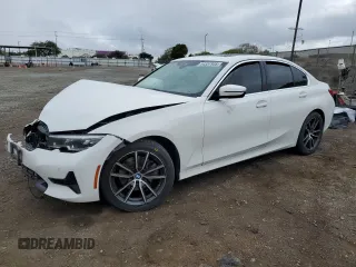 2020 BMW 3 Series 330i z VIN WBA5R1C05LFH39573, wystawiony jako Copart lot #54557935 z przebiegiem Nie podano mil oraz Szkoda całkowita • Salvage title. Historia ofert i sprzedaży dostępna na DreamBid. Obrazek 1.