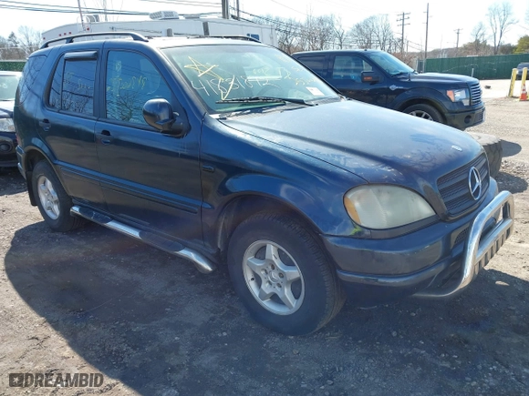2000 Mercedes-Benz M-Class with VIN 4JGAB54E8YA148786, listed as a IAAI auction lot 41831892 with 999,999 mi miles. Bid and sale history available at carsss.com. Image 1.