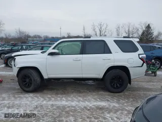 2022 Toyota 4Runner SR5 Premium with VIN JTENU5JRXN6010314, listed as a IAAI auction lot 41554403 with 35,238 mi miles. Bid and sale history available at carsss.com. Image 14.