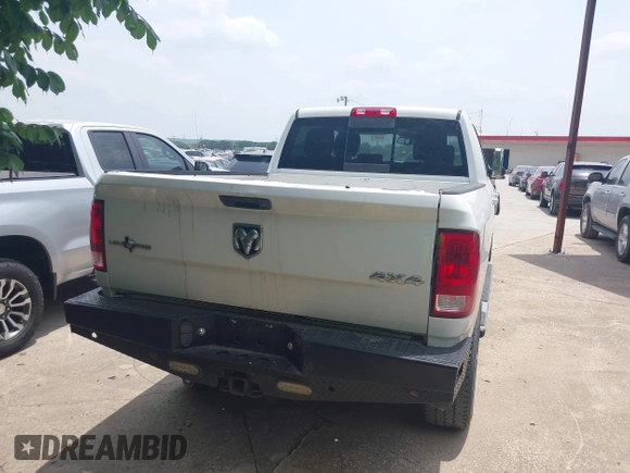 2018 Ram 2500 Big Horn z VIN 3C6UR5DL8JG341532, wystawiony jako IAAI lot #42259456 z przebiegiem 184 762 mil mil oraz . Historia ofert i sprzedaży dostępna na DreamBid. Obrazek 17.
