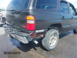 2002 GMC Yukon SLT z VIN 1GKEK13Z02R191776, wystawiony jako IAAI lot #42219137 z przebiegiem 222 690 mil mil oraz . Historia ofert i sprzedaży dostępna na DreamBid. Obrazek 6.