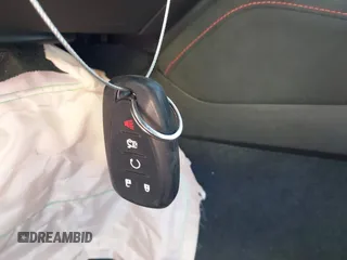 2018 Chevrolet Camaro ZL1 z VIN 1G1FK1R60J0165882, wystawiony jako IAAI lot #41859936 z przebiegiem Nie podano mil oraz . Historia ofert i sprzedaży dostępna na DreamBid. Obrazek 11.