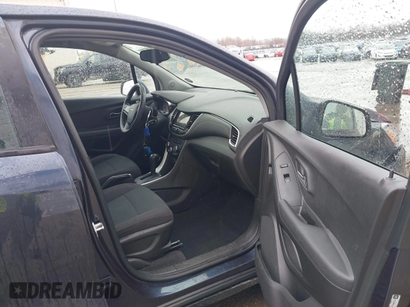 2019 Chevrolet Trax LS with VIN 3GNCJNSB9KL184972, listed as a IAAI auction lot 41724874 with 112,114 mi miles. Bid and sale history available at carsss.com. Image 5.