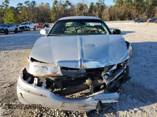 2002 Lincoln Town Car Signature z VIN 1LNHM82W92Y671562, wystawiony jako Copart lot #47391265 z przebiegiem Nie podano mil oraz Szkoda całkowita • Salvage title. Historia ofert i sprzedaży dostępna na DreamBid. Obrazek 5.