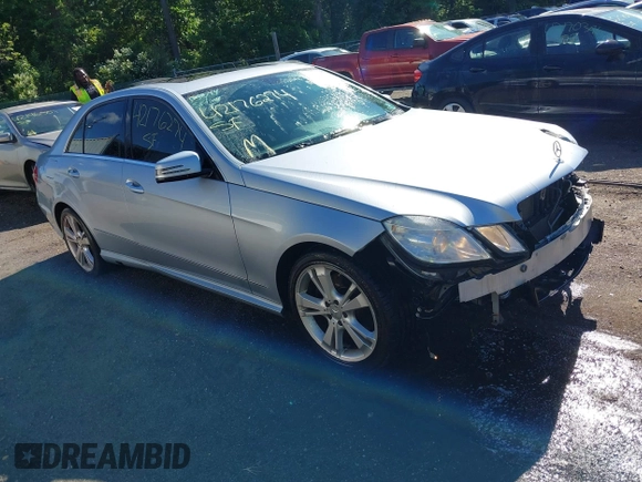 2013 Mercedes-Benz E 350 Luxury z VIN WDDHF5KB8DA670978, wystawiony jako IAAI lot #42176274 z przebiegiem 156 039 mil mil oraz . Historia ofert i sprzedaży dostępna na DreamBid. Obrazek 1.