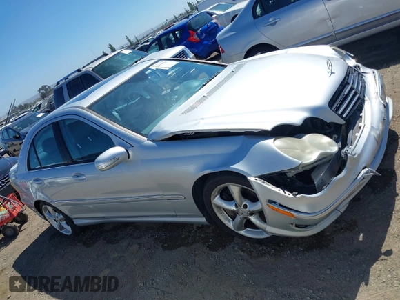 2007 Mercedes-Benz C 230 Sport с VIN WDBRF52H97A936689, выставлен на аукционе IAAI как лот 42519824 с пробегом 200 866 миль миль и . История ставок и продаж доступна на DreamBid. Изображение 13.