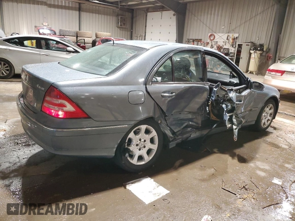 2005 Mercedes-Benz C 320 с VIN WDBRF84J15F662342, выставлен на аукционе Copart как лот 44009115 с пробегом 172 017 миль миль и Списание • Salvage title. История ставок и продаж доступна на DreamBid. Изображение 3.