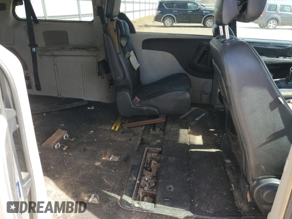 2014 Chrysler Town & Country Touring with VIN 2C4RC1BG6ER211053, listed as a Copart auction lot 56573845 with 190,800 mi miles and Clean Title. Bid and sale history available at DreamBid. Image 11.