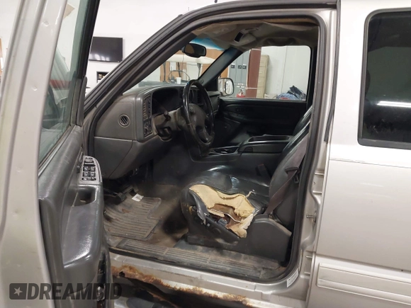 2005 Chevrolet Silverado 1500 LT with VIN 2GCEK13T951132388, listed as a IAAI auction lot 42069557 with 266,284 mi miles and . Bid and sale history available at DreamBid. Image 5.