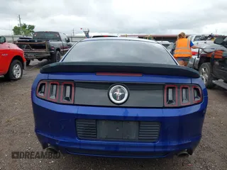 2014 Ford Mustang V6 с VIN 1ZVBP8AM2E5321551, выставлен на аукционе IAAI как лот 42343986 с пробегом 81 762 миль миль и . История ставок и продаж доступна на DreamBid. Изображение 17.