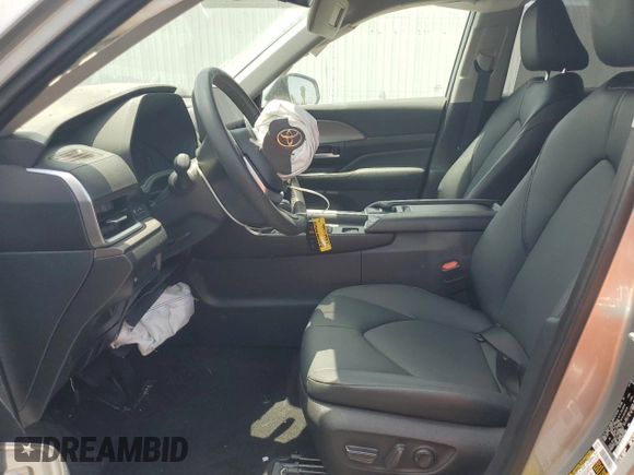 2024 Toyota Highlander XLE z VIN 5TDAAAB52RS047539, wystawiony jako Copart lot #42517925 z przebiegiem 7 614 mil mil oraz Czysty tytuł • Clean title. Historia ofert i sprzedaży dostępna na DreamBid. Obrazek 7.