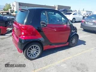 2013 Smart fortwo Pure z VIN WMEEJ3BAXDK632221, wystawiony jako IAAI lot #42243706 z przebiegiem 75 815 mil mil oraz . Historia ofert i sprzedaży dostępna na DreamBid. Obrazek 4.