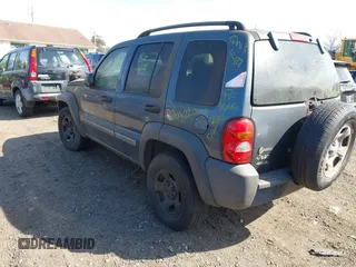 2002 Jeep Liberty Sport with VIN 1J4GL48KX2W319774, listed as a IAAI auction lot 41907101 with Not Provided miles. Bid and sale history available at carsss.com. Image 3.