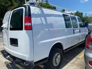 2018 Chevrolet Express Cargo z VIN 1GCWGAFP8J1200197, wystawiony jako IAAI lot #42355845 z przebiegiem 161 472 mil mil oraz . Historia ofert i sprzedaży dostępna na DreamBid. Obrazek 1.