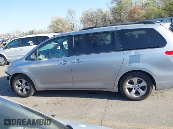 2013 Toyota Sienna LE AAS with VIN 5TDKK3DC6DS371126, listed as a IAAI auction lot 42006353 with 141,425 mi miles. Bid and sale history available at carsss.com. Image 14.