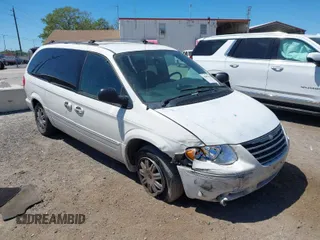 2005 Chrysler Town & Country Limited with VIN 2C8GP64L65R177827, listed as a IAAI auction lot 41860363 with 204,557 mi miles. Bid and sale history available at carsss.com. Image 1.