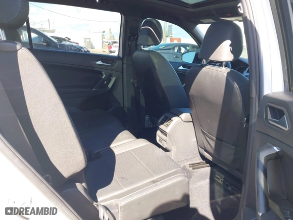 2020 Volkswagen Tiguan SE with VIN 3VV3B7AX8LM063202, listed as a IAAI auction lot 41731419 with 41,241 mi miles. Bid and sale history available at carsss.com. Image 8.