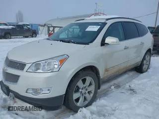 2012 Chevrolet Traverse LTZ z VIN 1GNKVLED6CJ289589, wystawiony jako IAAI lot #41226374 z przebiegiem 122 515 mil mil oraz . Historia ofert i sprzedaży dostępna na DreamBid. Obrazek 2.