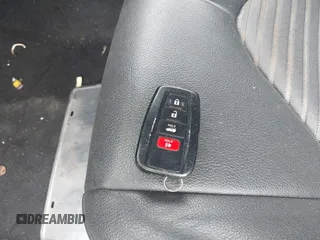 2019 Toyota Camry LE z VIN 4T1B11HK6KU217769, wystawiony jako IAAI lot #41900518 z przebiegiem 104 604 mil mil oraz . Historia ofert i sprzedaży dostępna na DreamBid. Obrazek 11.