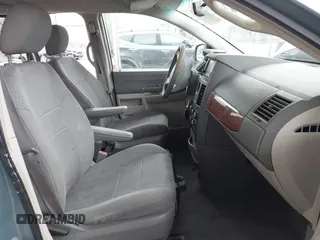 2008 Chrysler Town & Country LX with VIN 2A8HR44H38R831695, listed as a IAAI auction lot 42096656 with 254,424 mi miles and . Bid and sale history available at carsss.com. Image 5.