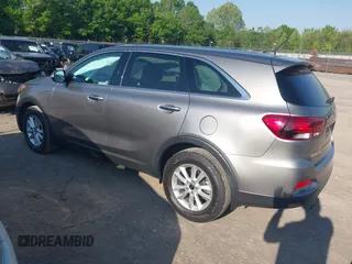 2019 Kia Sorento L z VIN 5XYPG4A38KG506389, wystawiony jako IAAI lot #42114952 z przebiegiem 64 333 mil mil oraz . Historia ofert i sprzedaży dostępna na DreamBid. Obrazek 3.