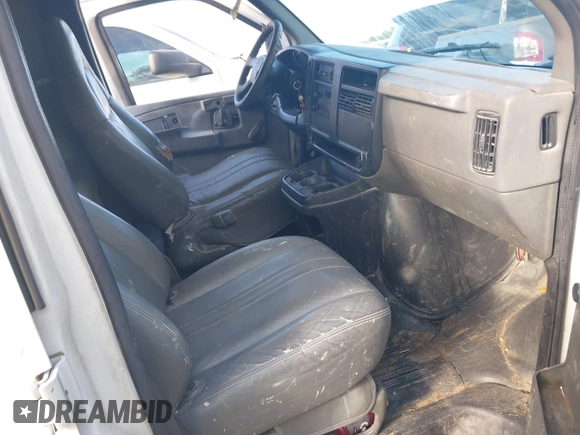 2003 Chevrolet Express Cargo Van with VIN 1GCFG15T631105901, listed as a IAAI auction lot 41685138 with 197,571 mi miles. Bid and sale history available at carsss.com. Image 5.