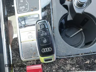 2021 Audi S7 Prestige z VIN WAUSFBF22MN075994, wystawiony jako IAAI lot #41903379 z przebiegiem Nie podano mil oraz . Historia ofert i sprzedaży dostępna na DreamBid. Obrazek 11.