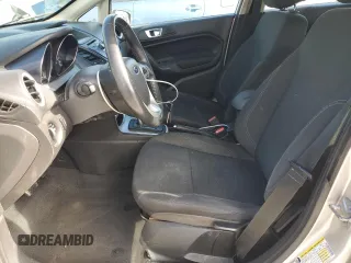 2015 Ford Fiesta SE z VIN 3FADP4EJ3FM115449, wystawiony jako Copart lot #57408015 z przebiegiem 175 083 mil mil oraz Czysty tytuł • Clean title. Historia ofert i sprzedaży dostępna na DreamBid. Obrazek 7.