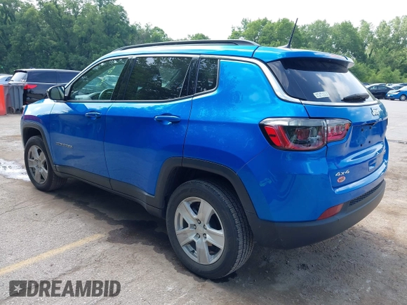 2022 Jeep Compass Latitude z VIN 3C4NJDBB6NT175193, wystawiony jako IAAI lot #42503821 z przebiegiem 58 934 mil mil oraz . Historia ofert i sprzedaży dostępna na DreamBid. Obrazek 3.