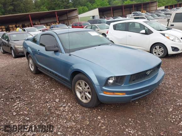 2006 Ford Mustang Standard with VIN 1ZVFT80N965128130, listed as a IAAI auction lot 41985938 with 203,035 mi miles. Bid and sale history available at carsss.com. Image 1.