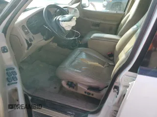 2000 Mercury Mountaineer with VIN 4M2DU66P8YUJ15148, listed as a Copart auction lot 84107204 with 194,511 mi miles and Salvage title. Bid and sale history available at DreamBid. Image 7.