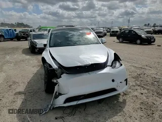 2024 Tesla Model Y Long Range with VIN 7SAYGDEE2RA335818, listed as a Copart auction lot 48821475 with 4,415 mi miles and Salvage Title. Bid and sale history available at DreamBid. Image 11.