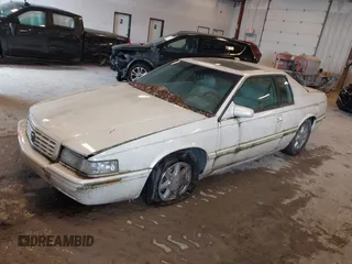 2001 Cadillac Eldorado Touring ETC z VIN 1G6ET12951B101641, wystawiony jako IAAI lot #42274235 z przebiegiem 119 965 mil mil oraz . Historia ofert i sprzedaży dostępna na DreamBid. Obrazek 2.