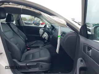 2014 Volkswagen Jetta SE z VIN 3VWD17AJ8EM211169, wystawiony jako IAAI lot #41978416 z przebiegiem 141 545 mil mil oraz . Historia ofert i sprzedaży dostępna na DreamBid. Obrazek 5.
