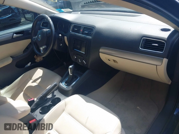 2014 Volkswagen Jetta TDI w/Premium/Nav with VIN 3VWLL7AJ3EM232789, listed as a IAAI auction lot 42737539 with 60,263 mi miles and . Bid and sale history available at DreamBid. Image 5.