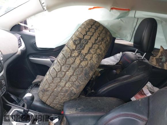 2017 Jeep Cherokee Trailhawk with VIN 1C4PJMBSXHW657446, listed as a IAAI auction lot 42406437 with 158,351 mi miles and . Bid and sale history available at DreamBid. Image 5.