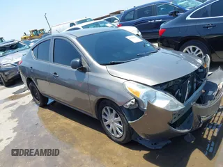 2015 Nissan Versa SV с VIN 3N1CN7AP6FL849938, выставлен на аукционе IAAI как лот 42324465 с пробегом 107 530 миль миль и . История ставок и продаж доступна на DreamBid. Изображение 1.